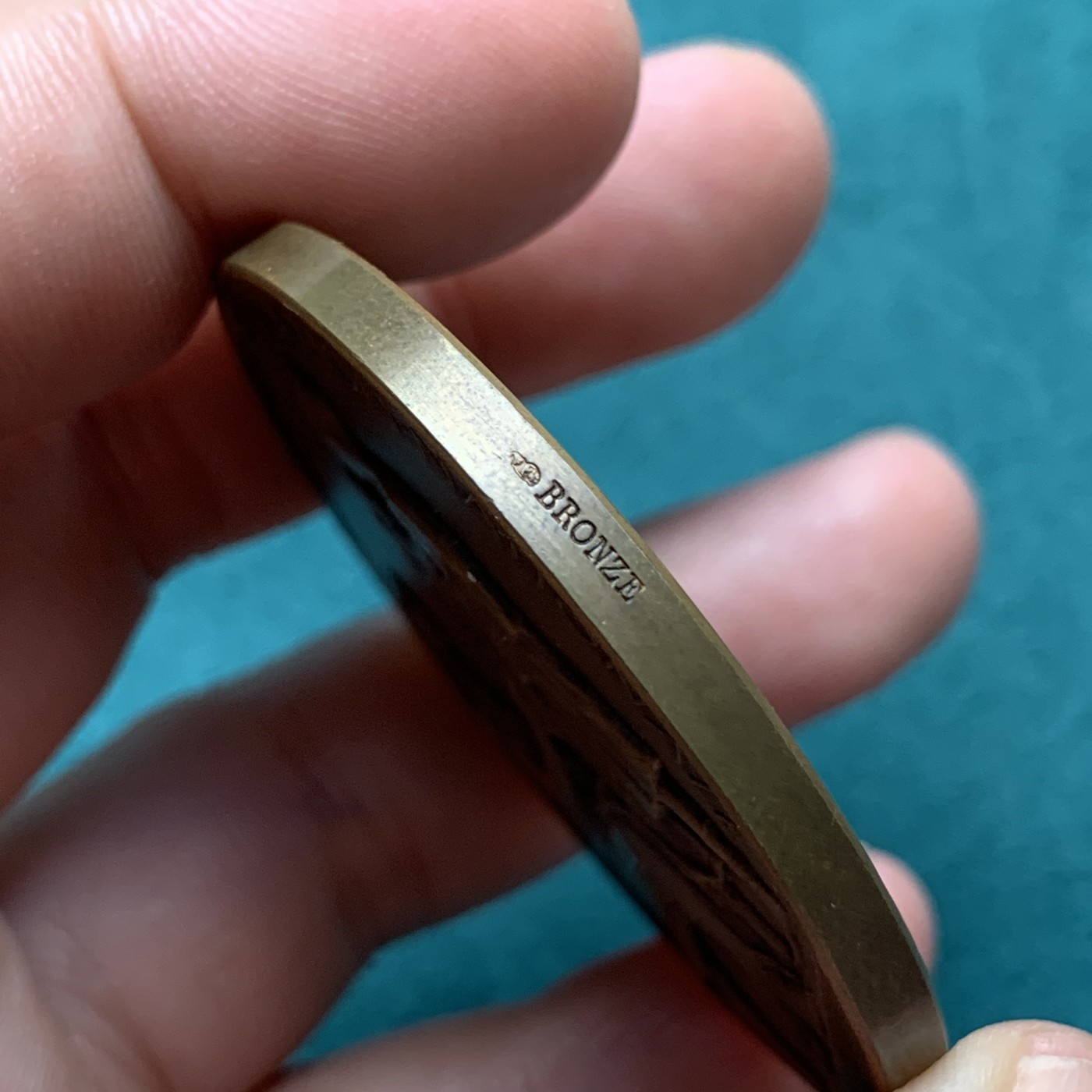 《竞宝斋》第187场-周日，周一 2场 (全场包邮) 法国罗蒂经典教育铜章   直径：50mm 重量：61.83g   边铭：丰饶角加铜标