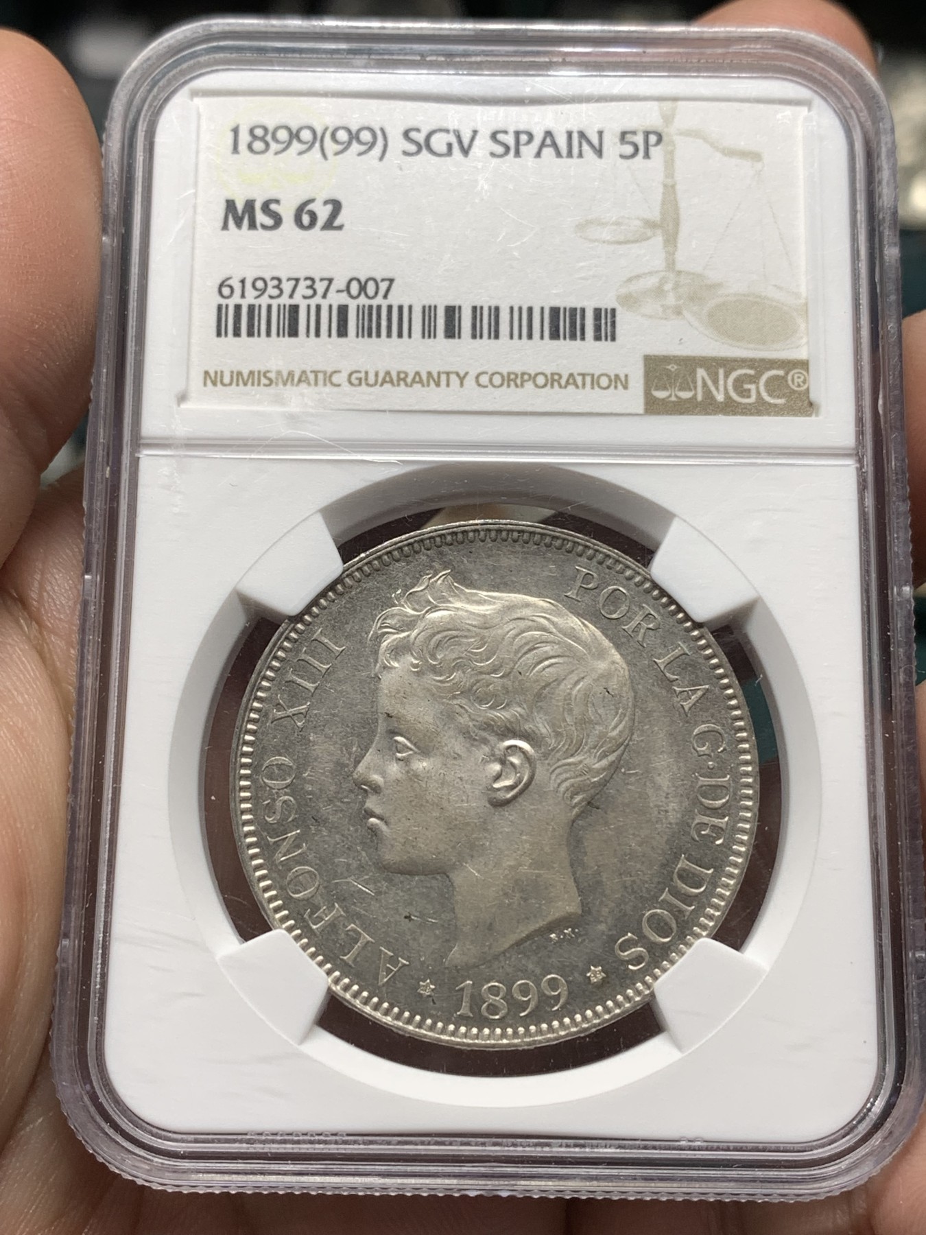 《竞宝斋》第187场-周日，周一 2场 (全场包邮) NGC-MS62 西班牙1899年 国王阿方索十三世 5比塞塔银币 类似镜面的底板 淡淡的金彩 近期热门的品种