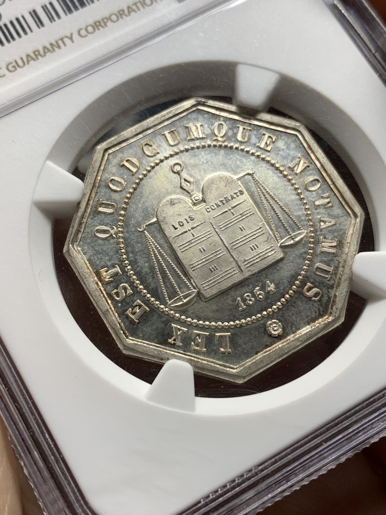 《竞宝斋》第187场-周日，周一 2场 (全场包邮) NGC-MS64 法国1854年亚眠公证处八角银质代币 高分好状态