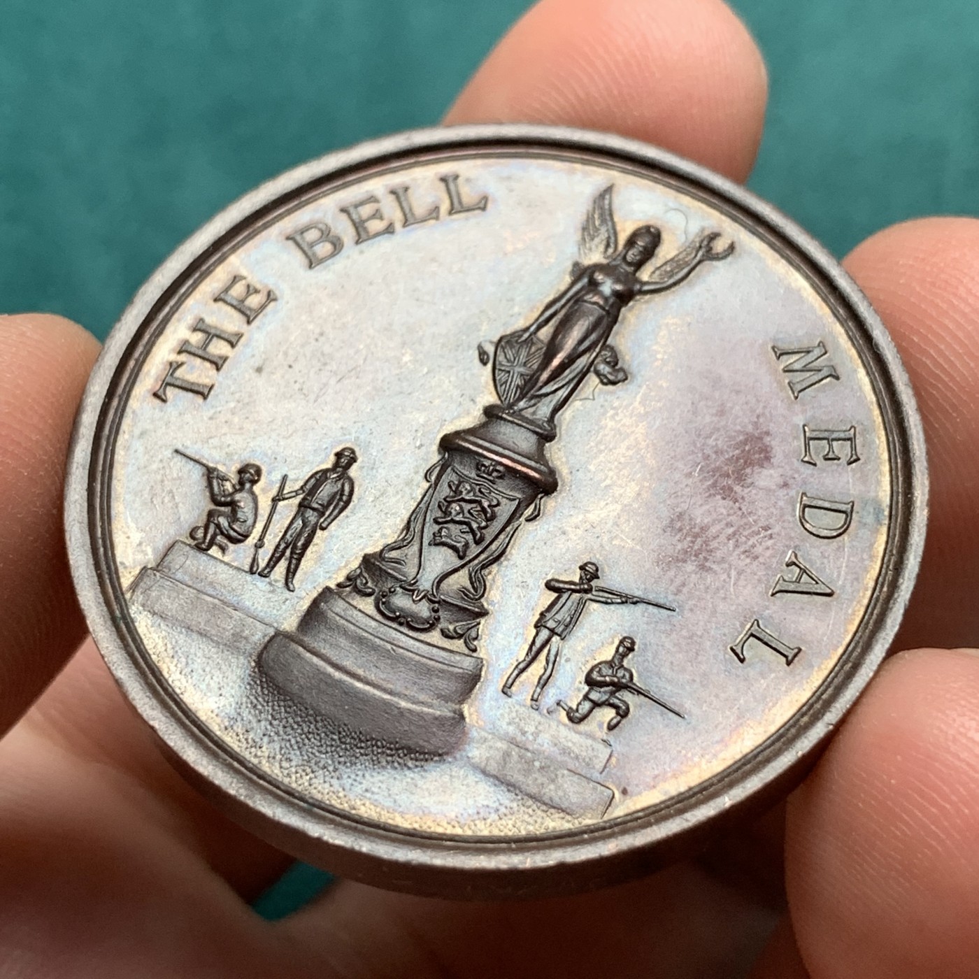 《竞宝斋》第187场-周日，周一 2场 (全场包邮) 英国贝尔步枪协会铜章   重量：29g 直径：38.6mm  厚重边铭