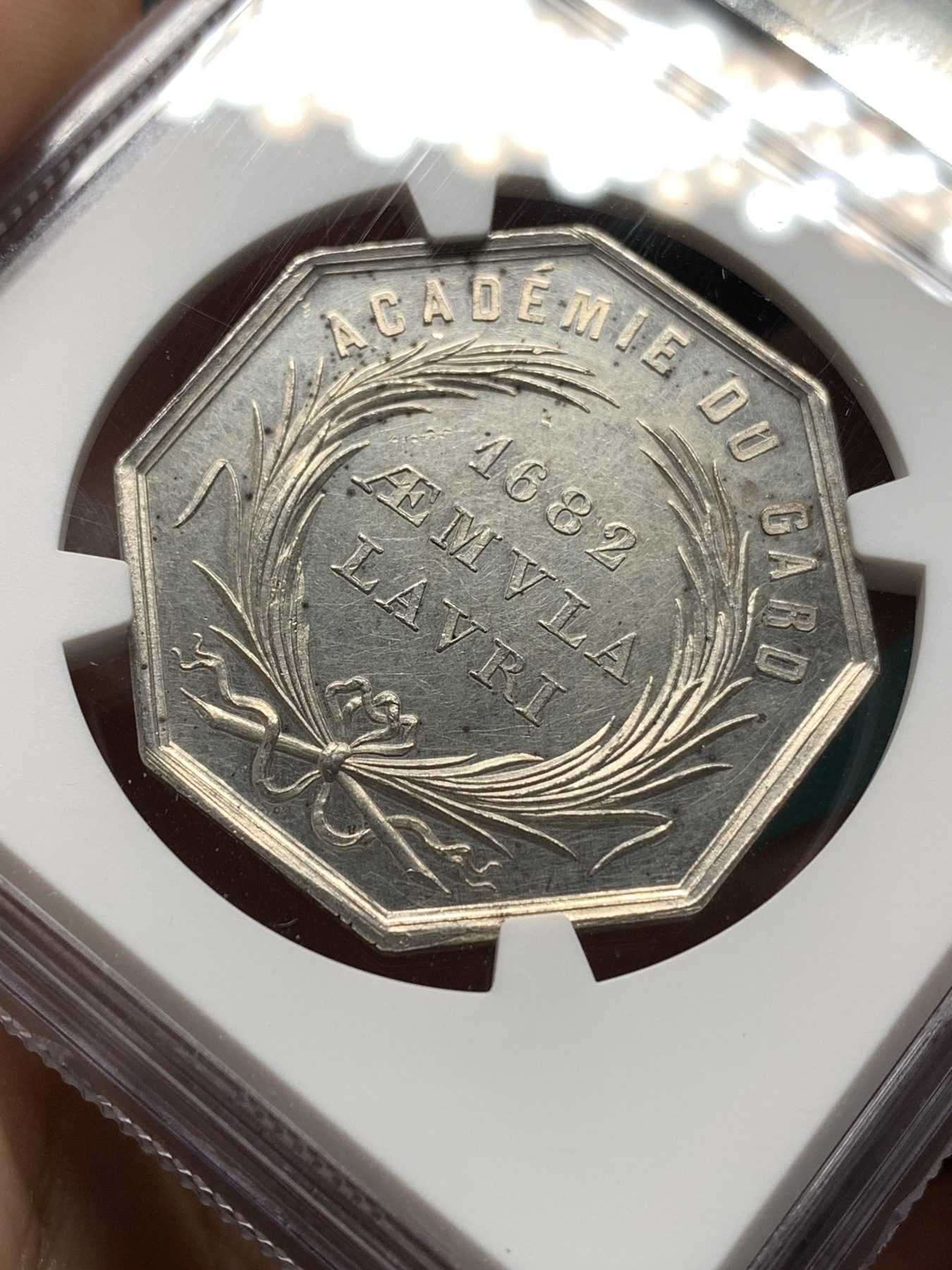 《竞宝斋》第187场-周日，周一 2场 (全场包邮) NGC UNC 法国 经典鳄鱼 1898 银质八角代币 状态好 光度好