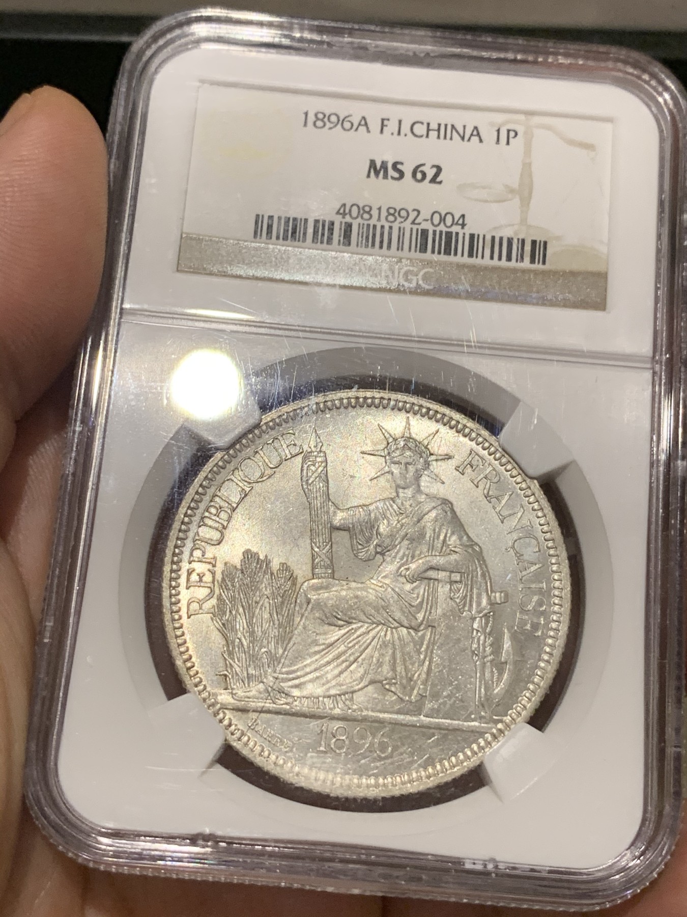 《竞宝斋》第187场-周日，周一 2场 (全场包邮) NGC MS62 法属印支 1896年坐洋 银币老盒封装 状态很好