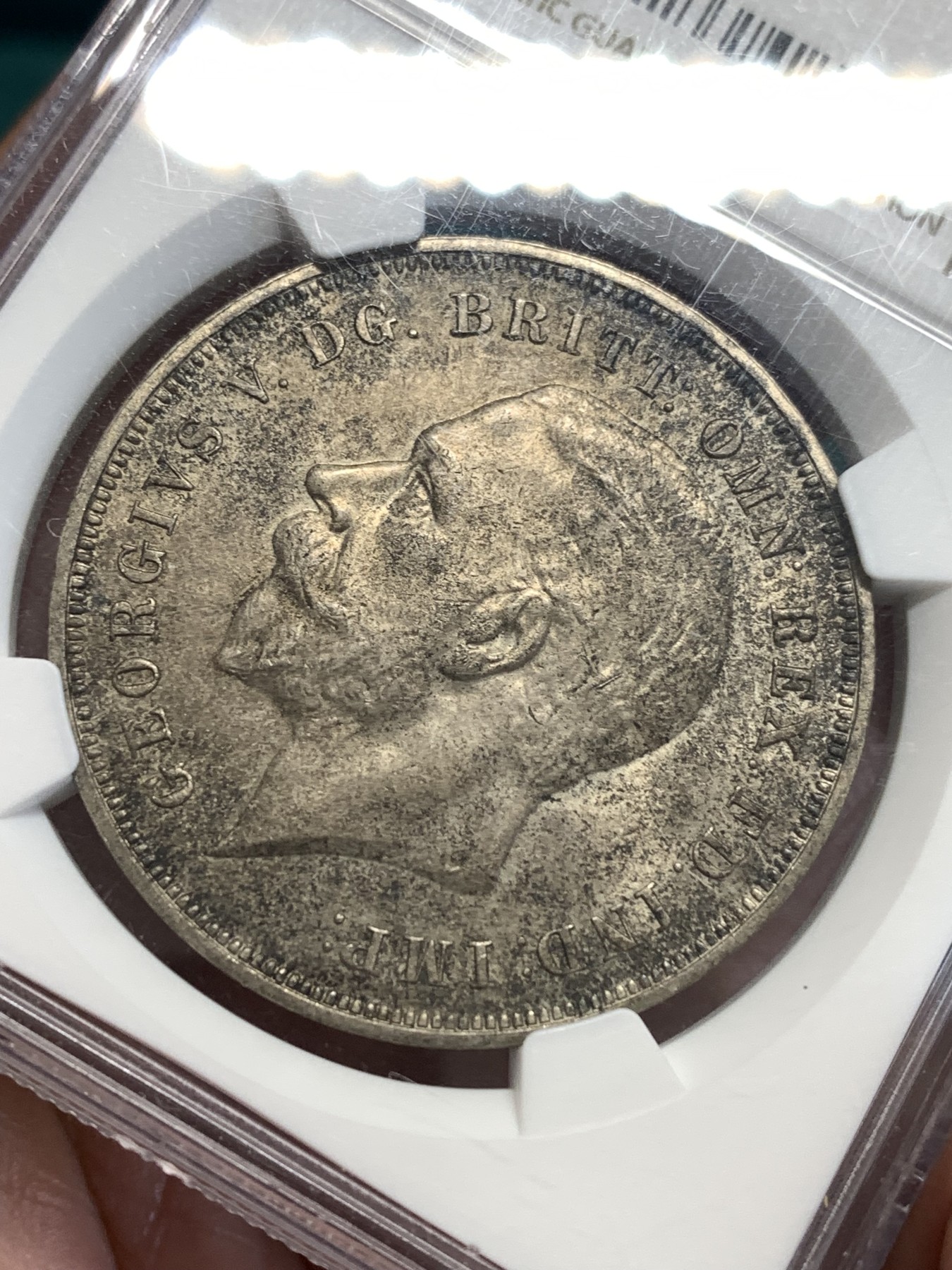 《竞宝斋》第187场-周日，周一 2场 (全场包邮) NGC-MS63 英国1935年 乔治五世国王马剑屠龙克朗大银币  深彩包浆 底板带有霜光