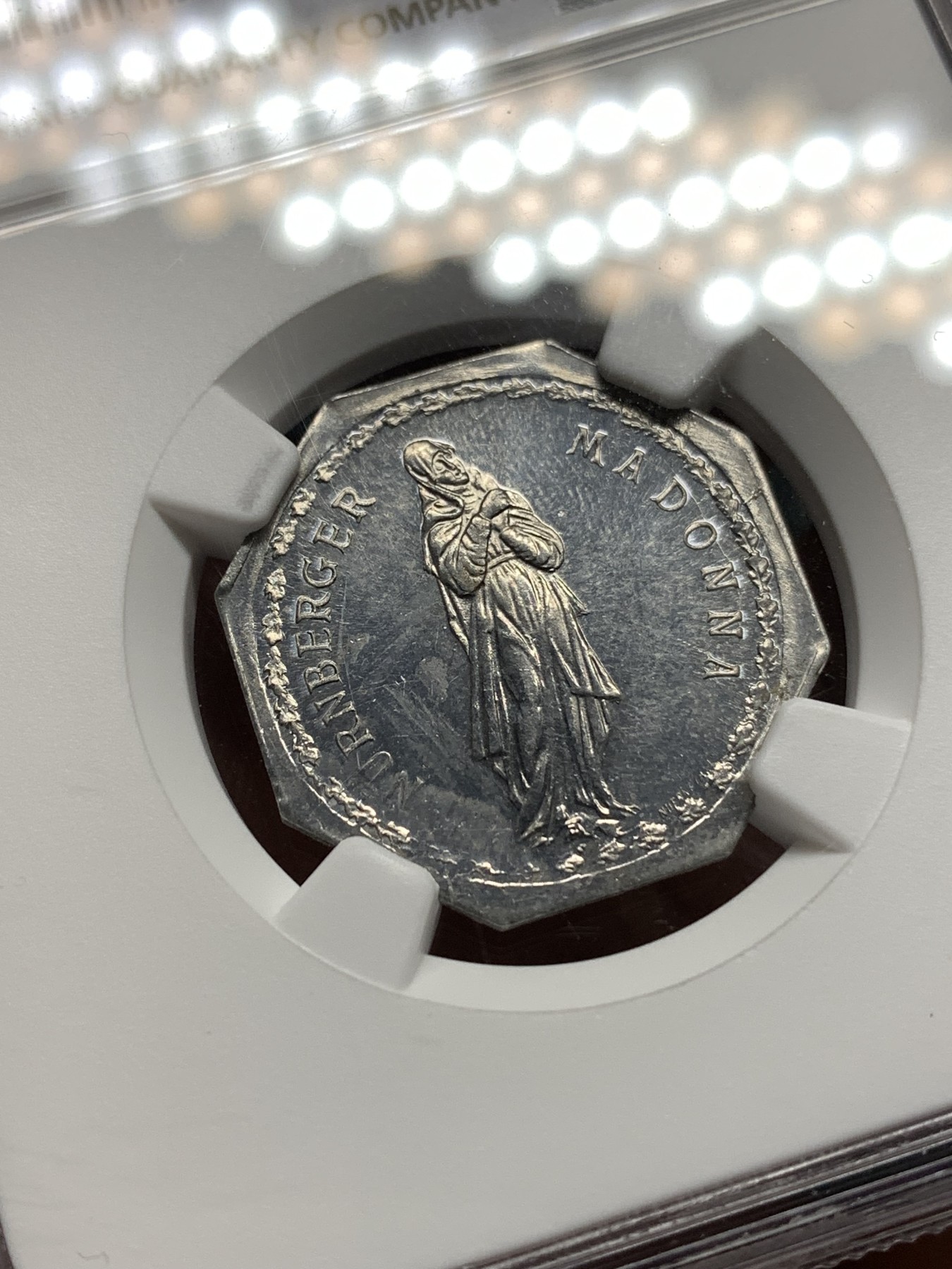 《竞宝斋》第187场-周日，周一 2场 (全场包邮) NGC MS62 德国1920纽伦堡紧急状态时期人像雕像20P代用币