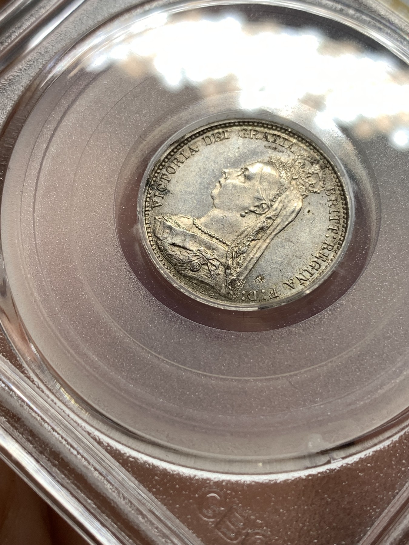 《竞宝斋》第187场-周日，周一 2场 (全场包邮) 公博 MS64 英国1887维多利亚高冠6便士银币