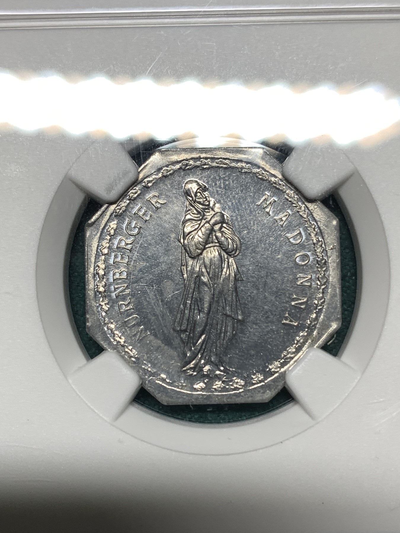 《竞宝斋》第187场-周日，周一 2场 (全场包邮) NGC MS62 德国1920纽伦堡紧急状态时期人像雕像20P代用币