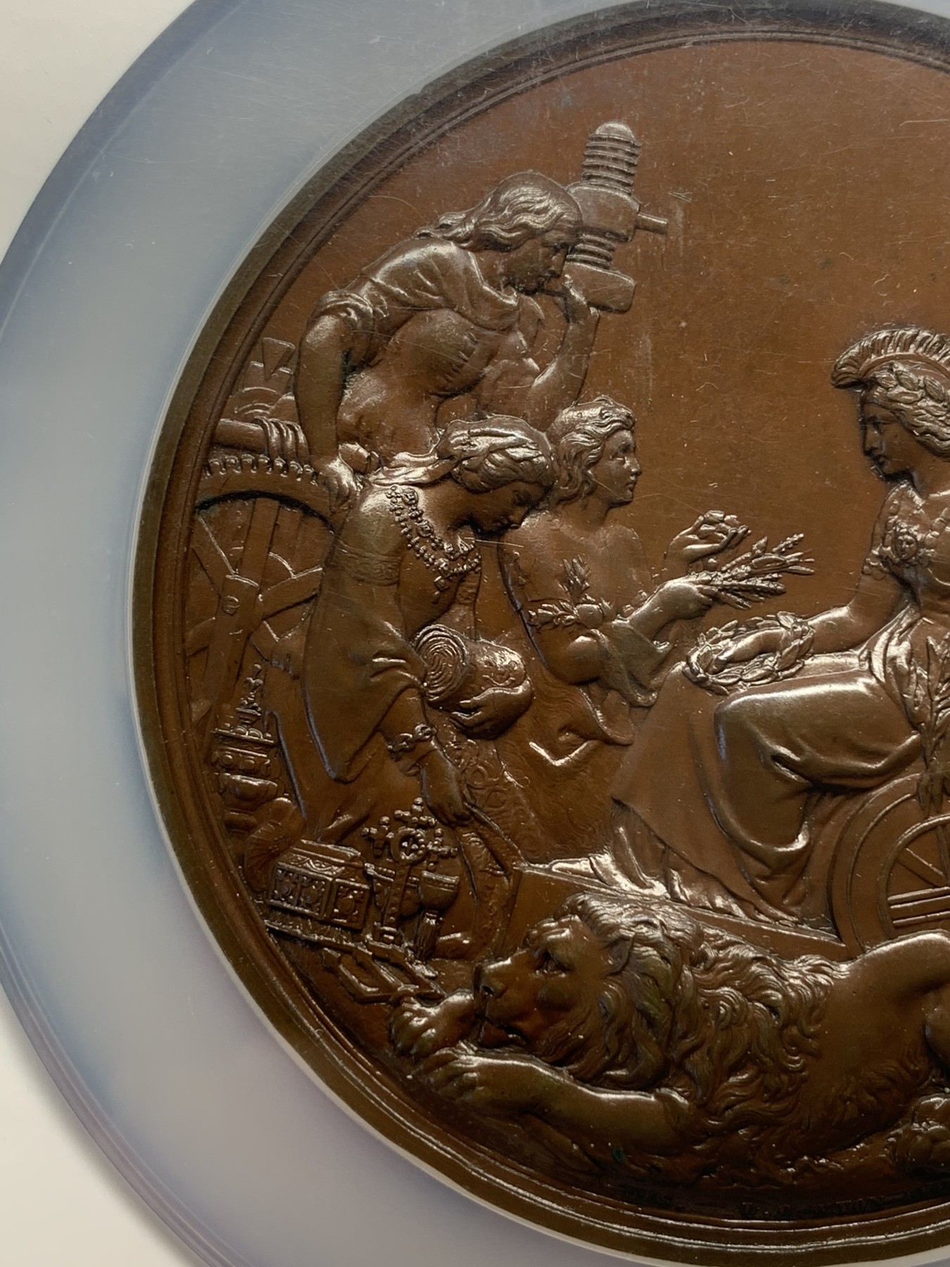 《竞宝斋》第187场-周日，周一 2场 (全场包邮) NGC MS65BN 英国 1862年 伦敦世博会大铜章，浮雕立体生动，英国历史章牌系列。附带原盒