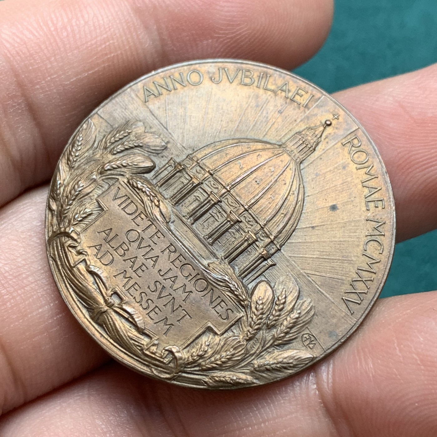 《竞宝斋》第187场-周日，周一 2场 (全场包邮) 1925 年 梵蒂冈教皇庇护十一世“圣年”奖章 全新品佳，雕刻感十足 35mm 14.8克