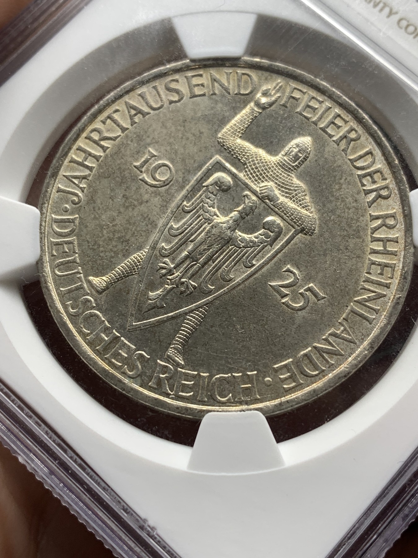 《竞宝斋》第187场-周日，周一 2场 (全场包邮) NGC-MS62  德意志1925A 莱茵联盟千年5马克银币 锁子甲武士持盾牌 细节清晰 淡金色包浆