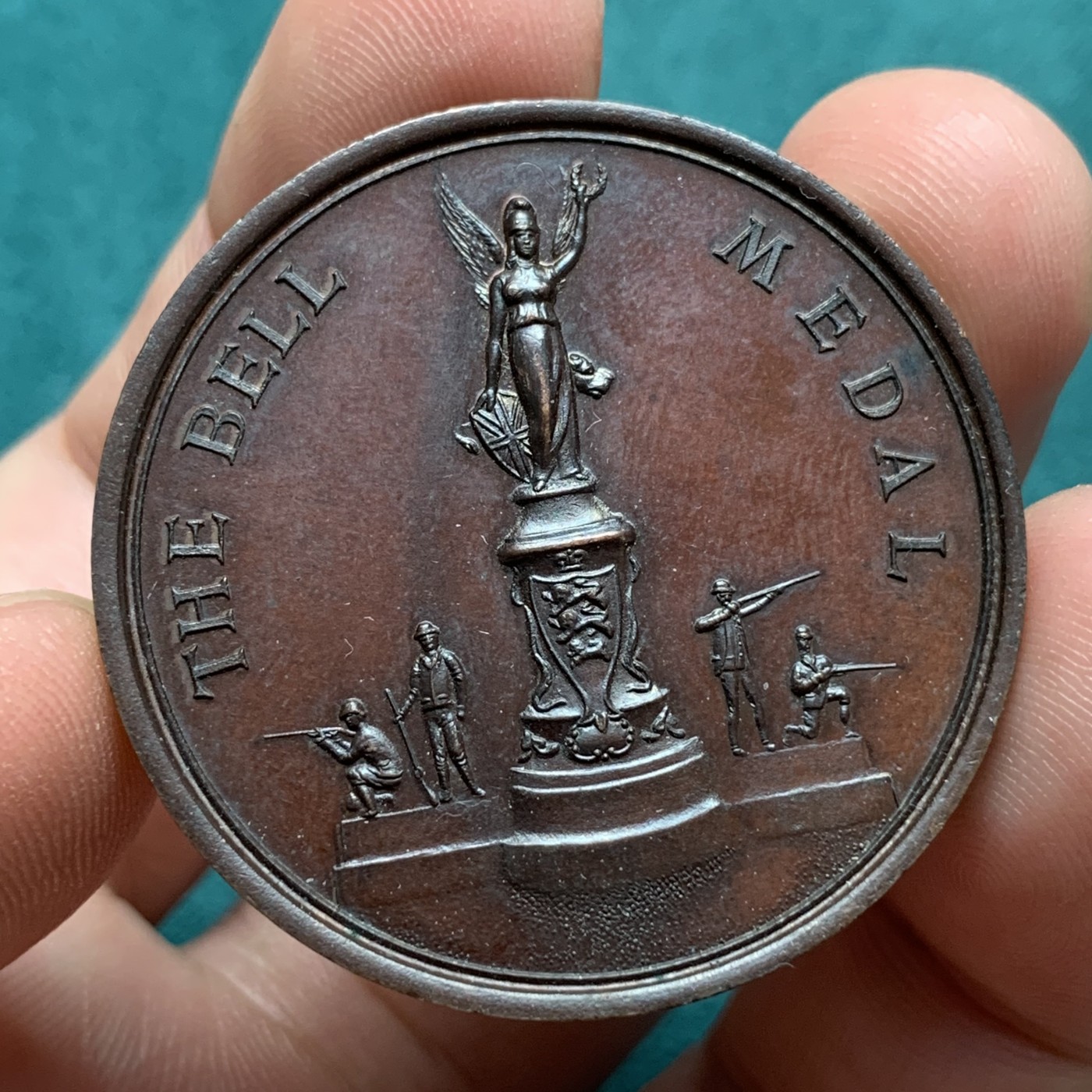 《竞宝斋》第187场-周日，周一 2场 (全场包邮) 英国贝尔步枪协会铜章   重量：29g 直径：38.6mm  厚重边铭