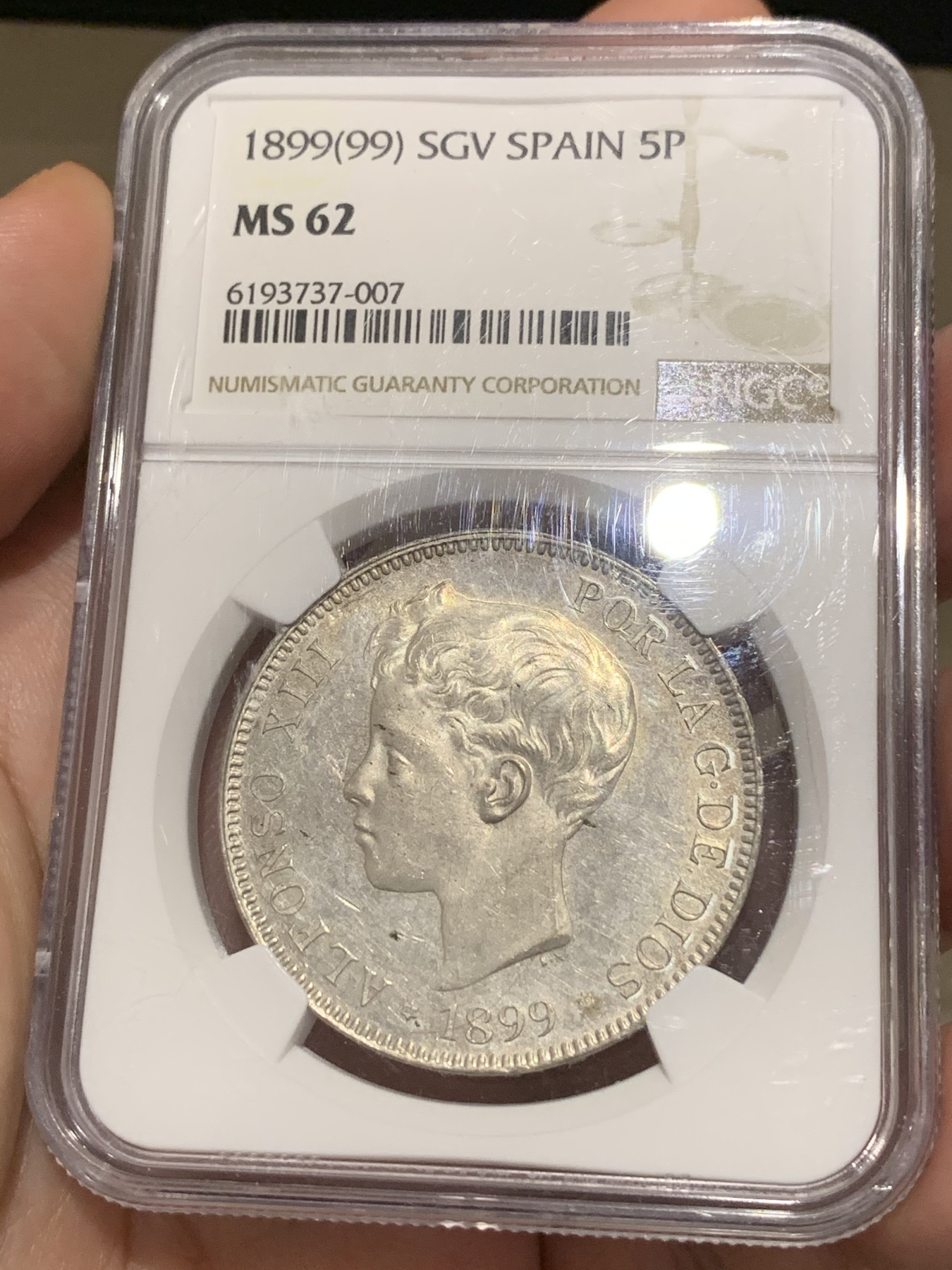 《竞宝斋》第187场-周日，周一 2场 (全场包邮) NGC-MS62 西班牙1899年 国王阿方索十三世 5比塞塔银币 类似镜面的底板 淡淡的金彩 近期热门的品种