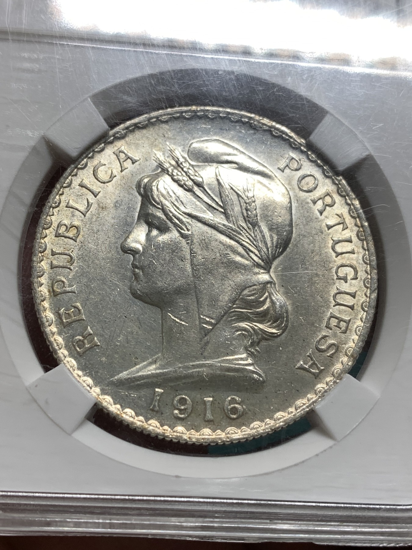 《竞宝斋》第187场-周日，周一 2场 (全场包邮) 保粹MS64葡萄牙1916年埃斯库多女神大银币 原光完整 细节很棒 非常漂亮