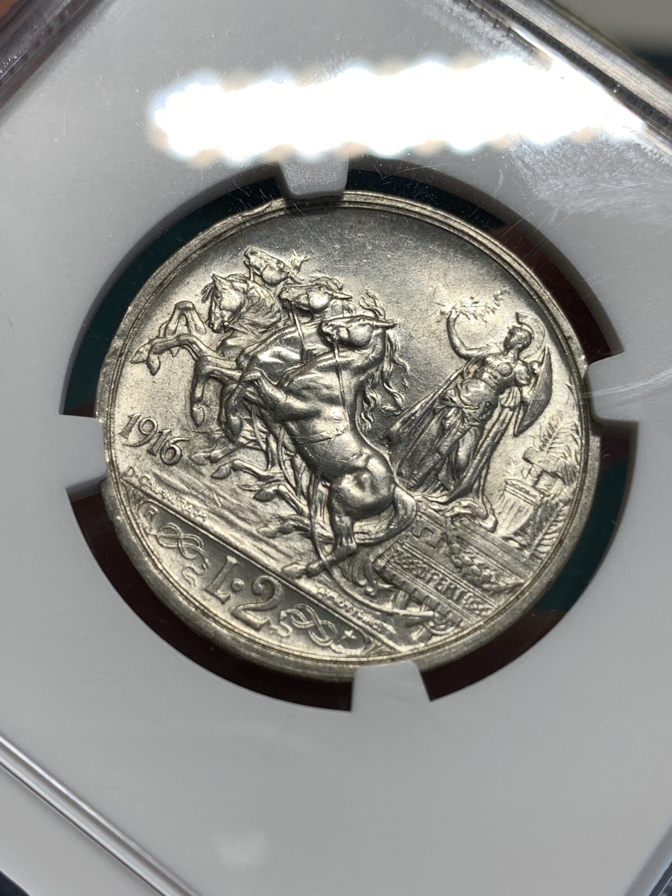 《竞宝斋》第187场-周日，周一 2场 (全场包邮) NGC-MS62 意大利 1916年 马车女神2里拉 浮雕立体感强，栩栩如生，光度良好，欧洲经典设计