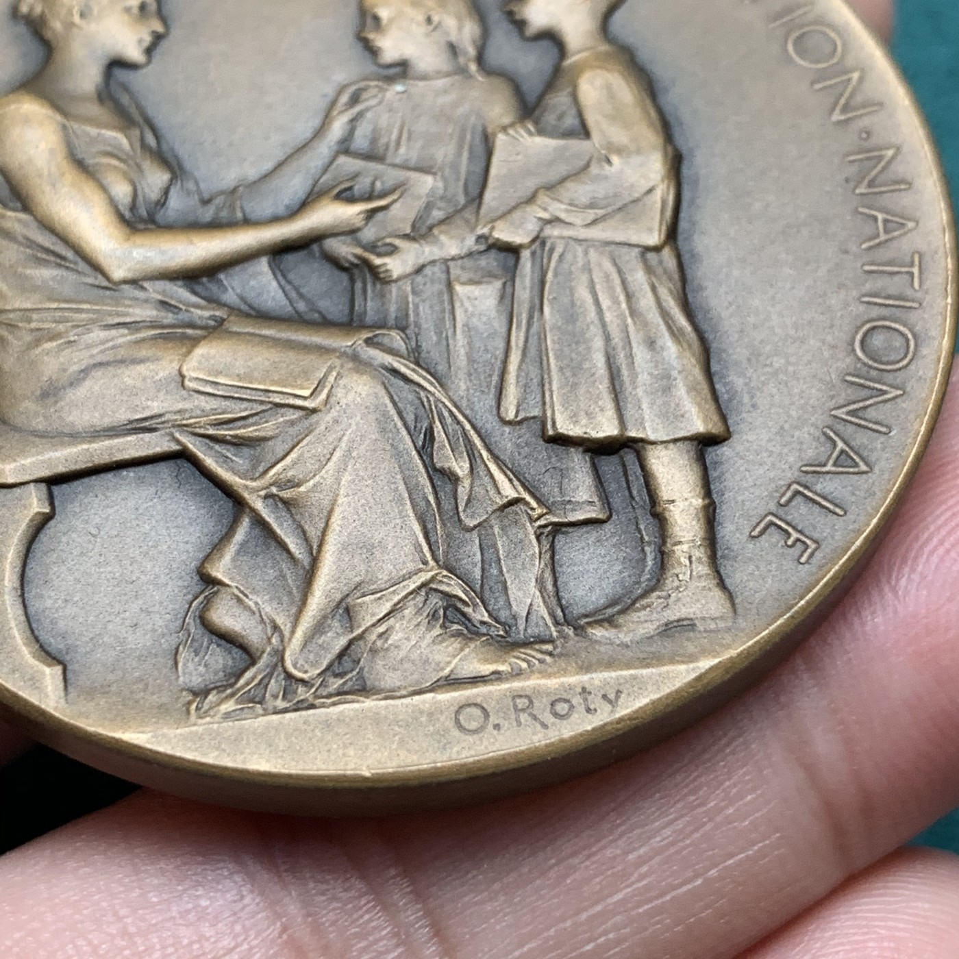 《竞宝斋》第187场-周日，周一 2场 (全场包邮) 法国罗蒂经典教育铜章   直径：50mm 重量：61.83g   边铭：丰饶角加铜标