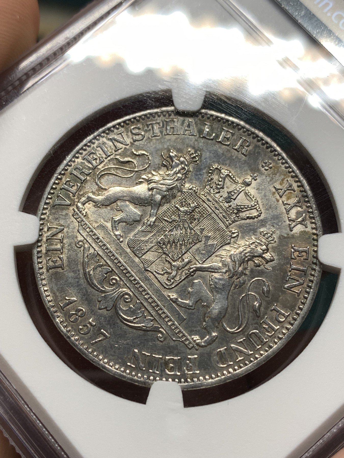 《竞宝斋》第187场-周日，周一 2场 (全场包邮) NGC-AU58 德国 1857年 巴伐利亚 1泰勒 双狮流通版，相比圣母抱婴版的少见多了，欧陆老包浆，味道比白币好多了