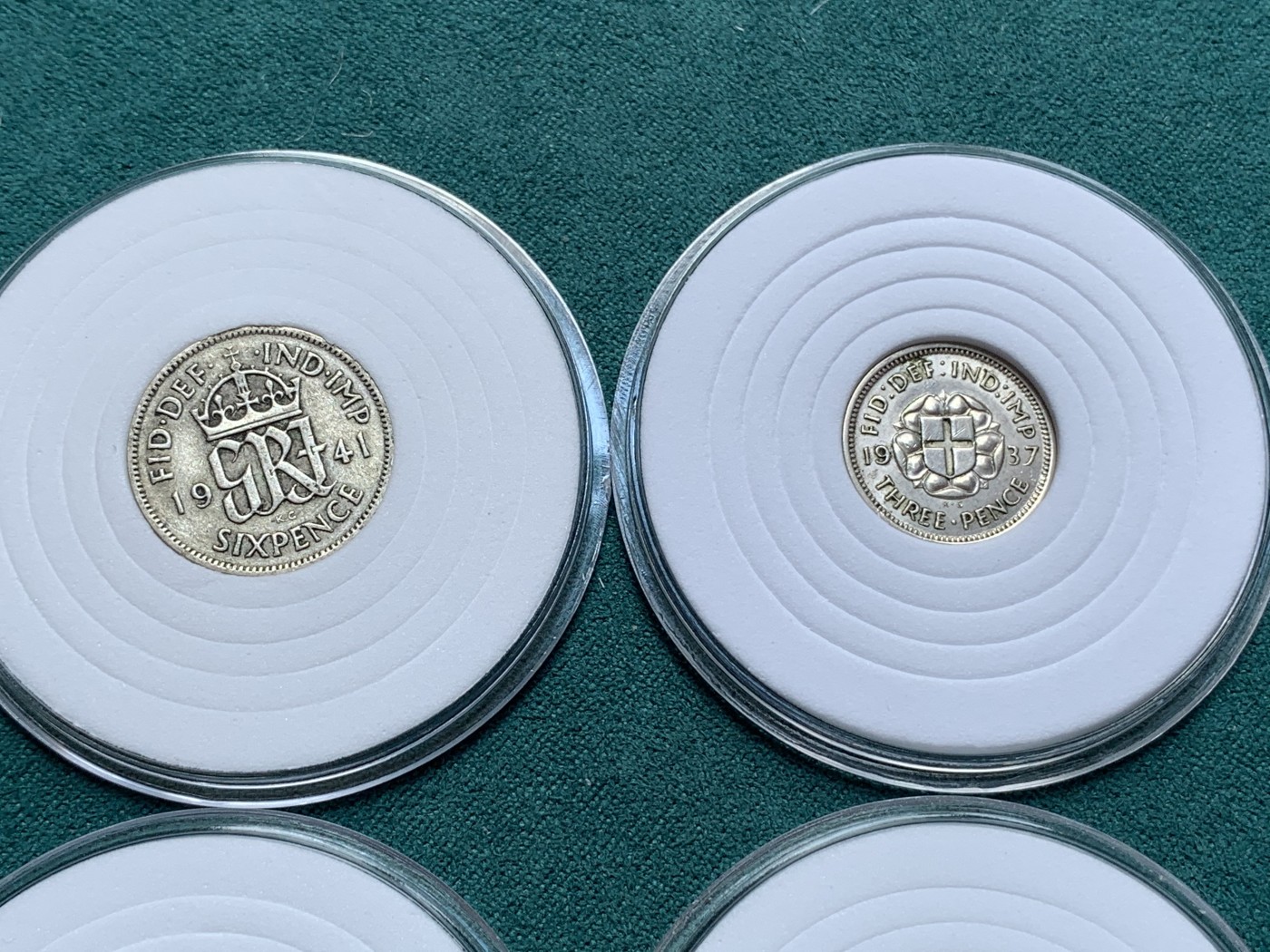 《竞宝斋》第187场-周日，周一 2场 (全场包邮) 6枚一组 好品乔治六世本土版三便士银币与六便士银币 英格兰与苏格兰版1先令银币 两先令银币和半克朗除便士外均有明显转光 流通好品