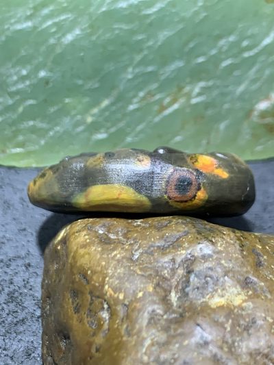 精美亚光冰飘天眼纹战国红玛瑙手工俏色巧雕无观音菩萨意境吊坠一个， 精美亚光冰飘天眼纹战国红玛瑙手工俏色巧雕无观音菩萨意境吊坠一个，