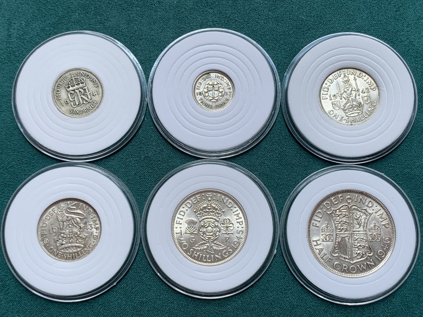 《竞宝斋》第187场-周日，周一 2场 (全场包邮) 6枚一组 好品乔治六世本土版三便士银币与六便士银币 英格兰与苏格兰版1先令银币 两先令银币和半克朗除便士外均有明显转光 流通好品