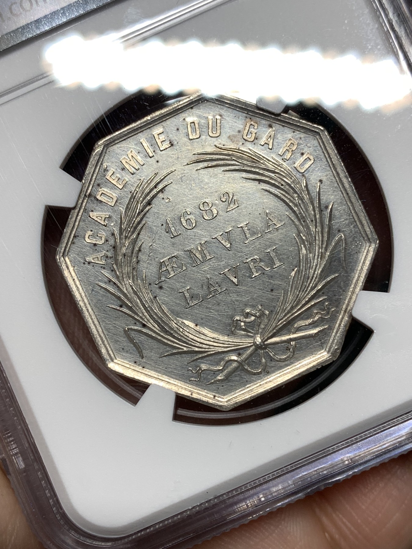 《竞宝斋》第187场-周日，周一 2场 (全场包邮) NGC UNC 法国 经典鳄鱼 1898 银质八角代币 状态好 光度好