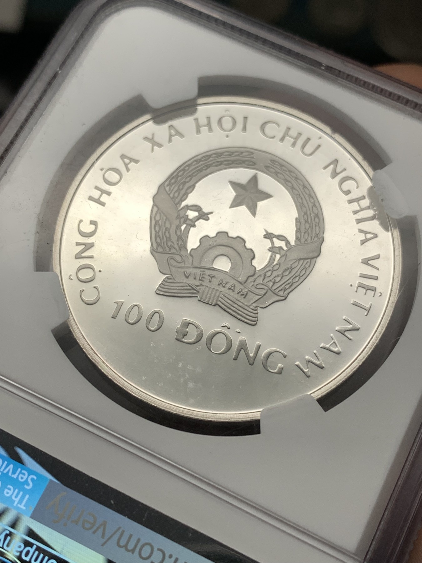《竞宝斋》第188场-周日，周一 2场 (全场包邮) NGC PF66 越南1988年龙舟100盾精制银币