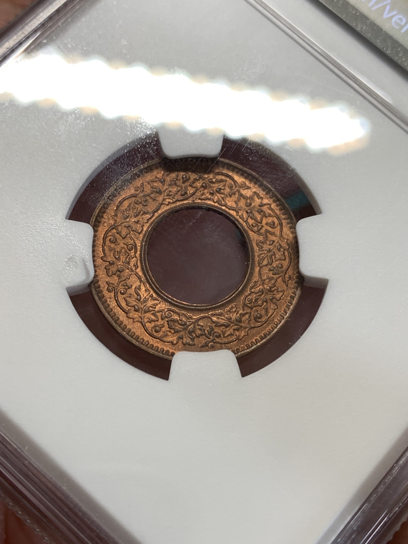 《竞宝斋》第188场-周日，周一 2场 (全场包邮) NGC MS64 英属印度 1944年L版 乔治六世 1派沙中孔铜币 高冠 少见厂别 高分不易