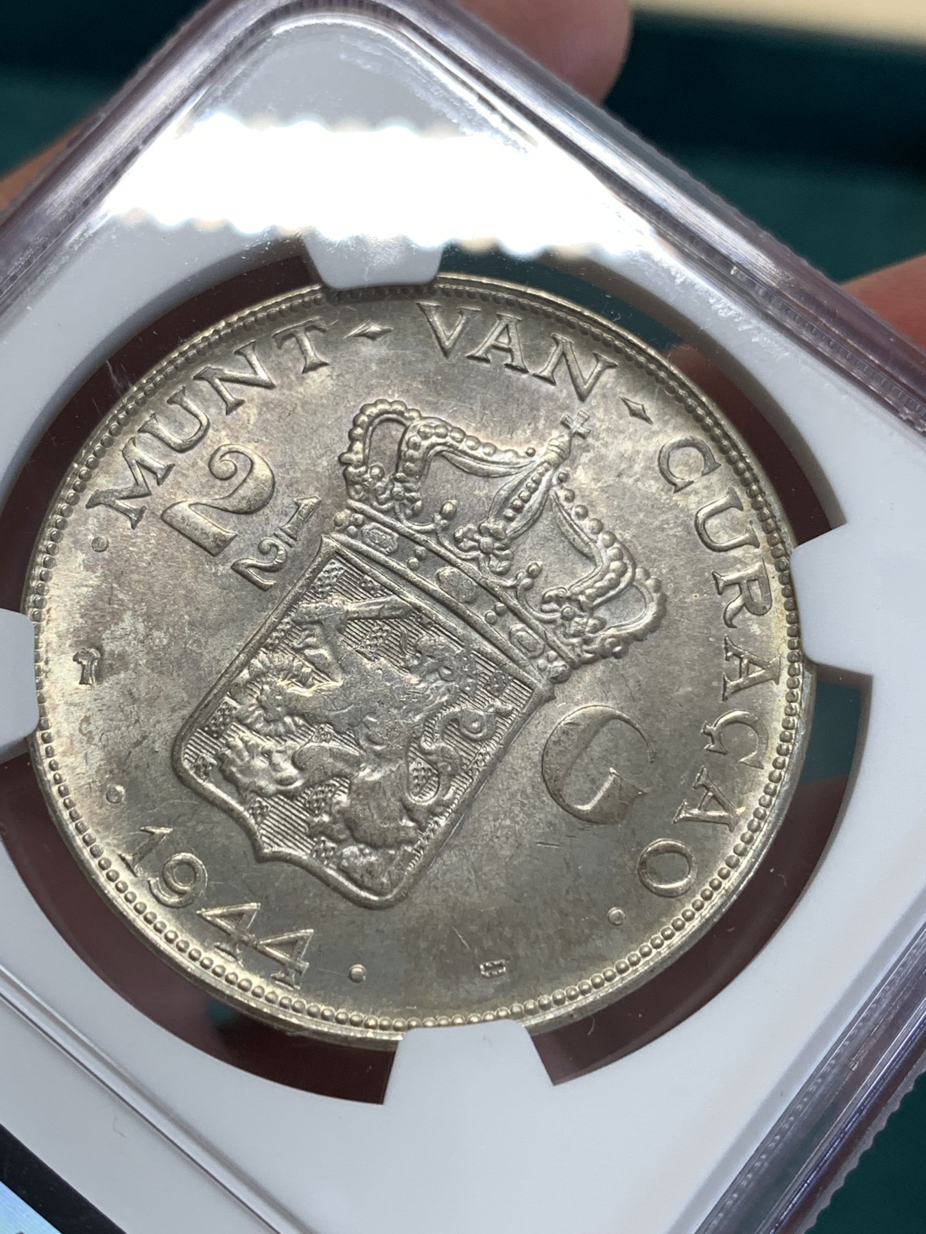 《竞宝斋》第188场-周日，周一 2场 (全场包邮) NGC MS63 荷属库拉索 1944年 威廉明娜 2.5G 大银币 分数不错了
