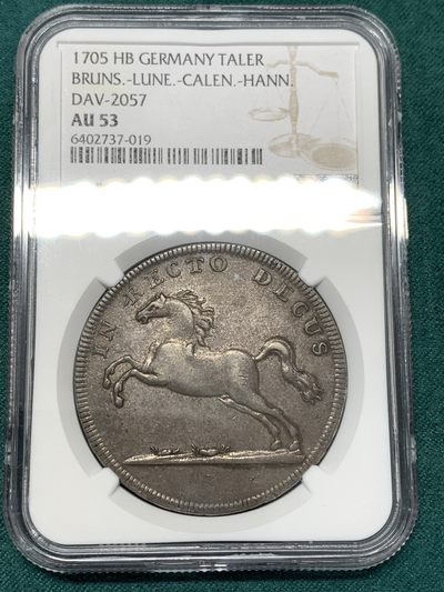 《竞宝斋》第188场-周日，周一 2场 (全场包邮) - 唯一冠军 唯一有分 NGC AU53 德国 1705 布伦瑞克-卡伦贝格-汉诺威 飞马泰勒大银币 路德维希 在位16年  非常少见的品种 包浆好，最新裸币成交846美元