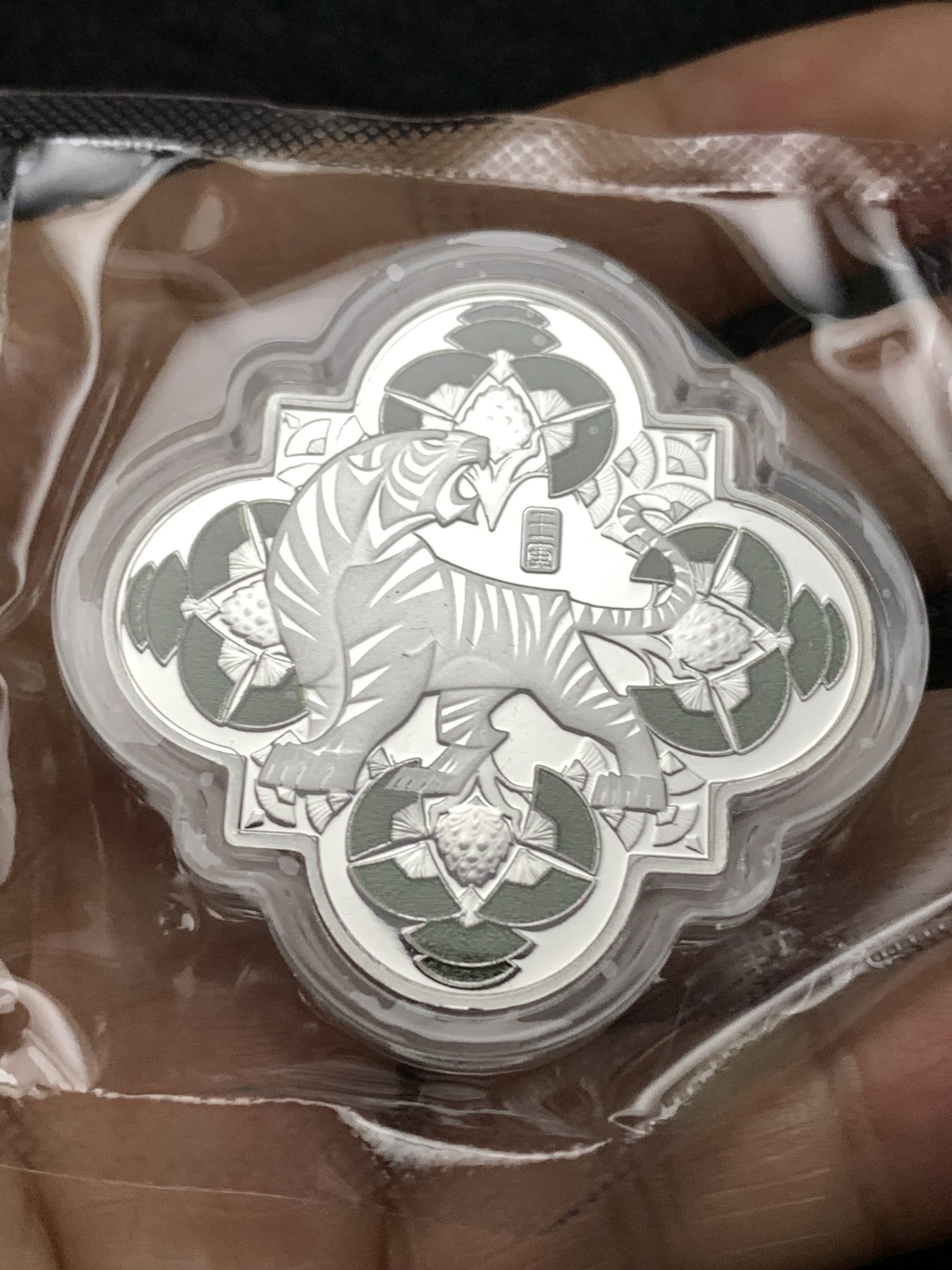 《竞宝斋》第188场-周日，周一 2场 (全场包邮) 中国 工商银行 虎年生肖 纪念 银章1枚 50克 999银 盒证齐全
