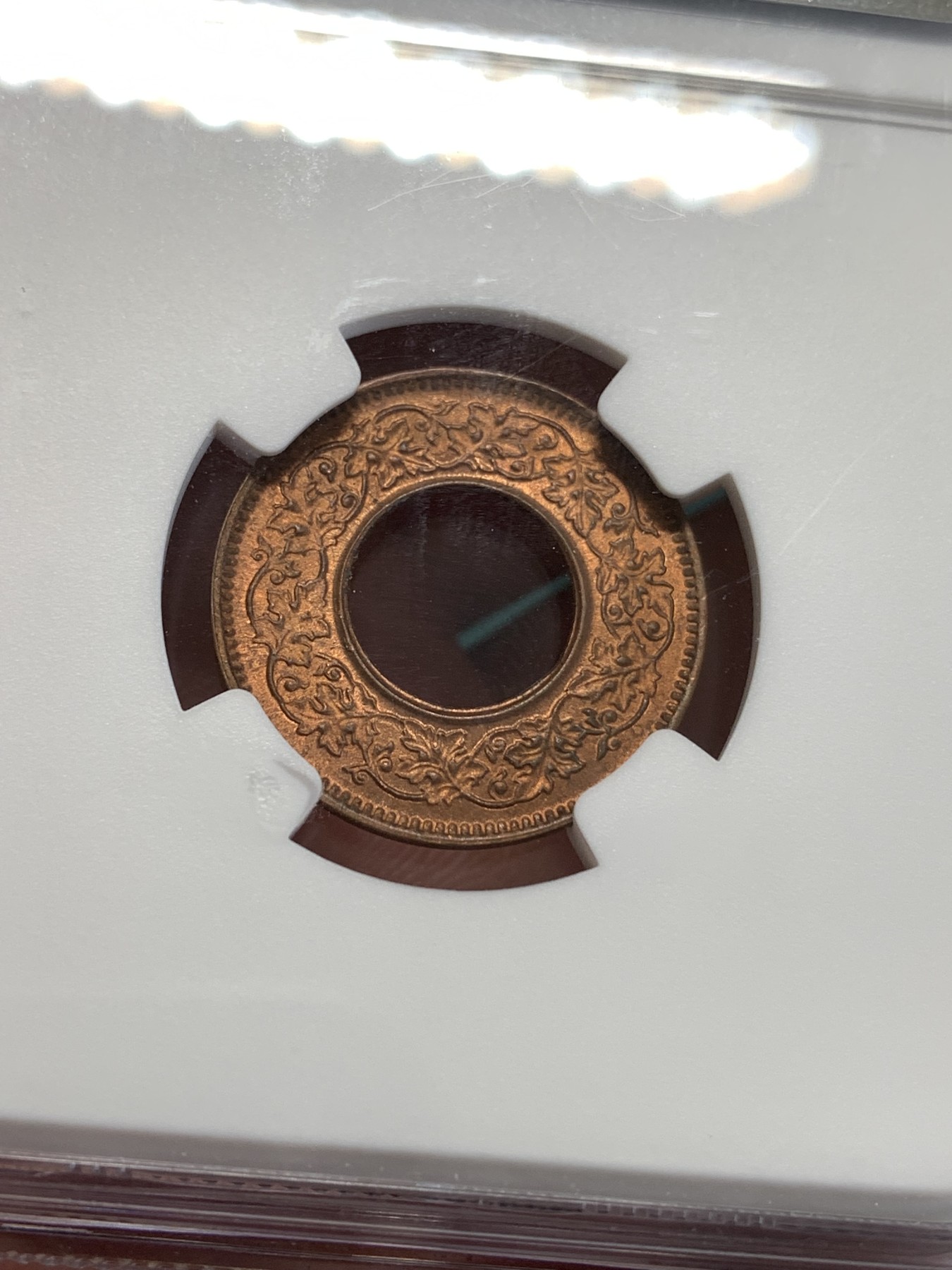 《竞宝斋》第188场-周日，周一 2场 (全场包邮) NGC MS64 英属印度 1944年L版 乔治六世 1派沙中孔铜币 高冠 少见厂别 高分不易