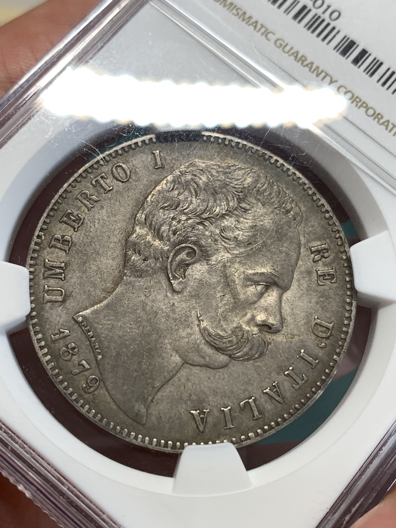 《竞宝斋》第188场-周日，周一 2场 (全场包邮) NGC AU58 意大利1879年翁贝托一世5里拉银币，极美包浆。细节精细，两只眼睛炯炯有神