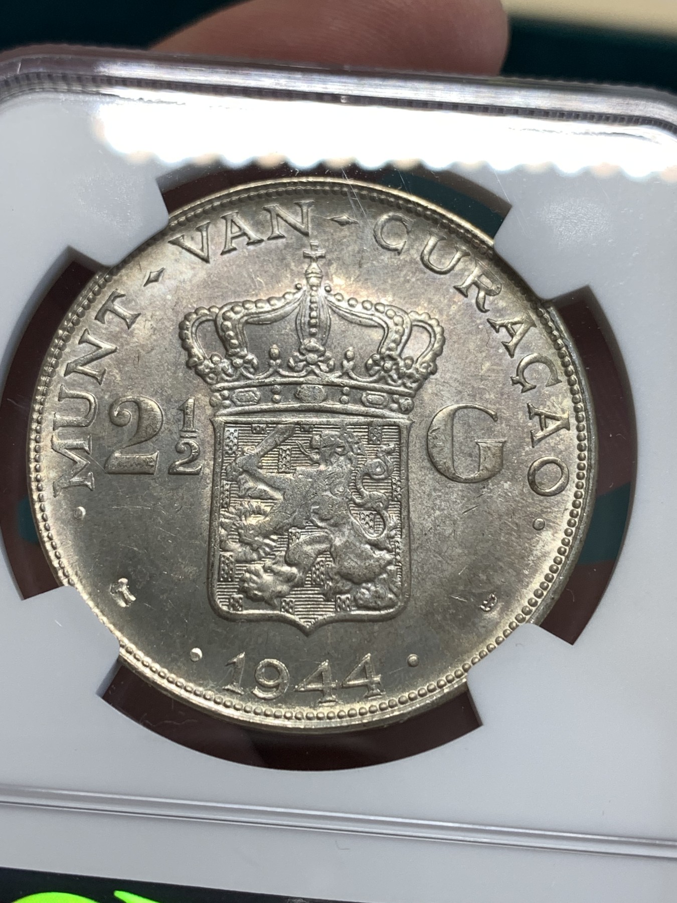 《竞宝斋》第188场-周日，周一 2场 (全场包邮) NGC MS63 荷属库拉索 1944年 威廉明娜 2.5G 大银币 分数不错了