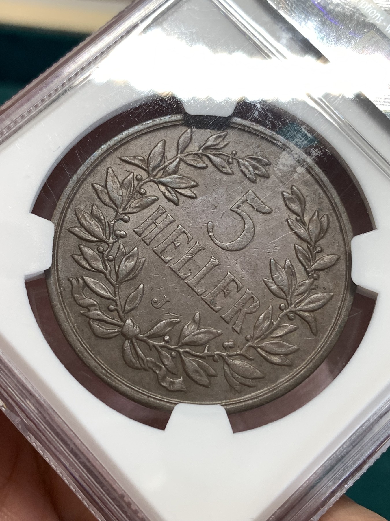 《竞宝斋》第188场-周日，周一 2场 (全场包邮) NGC-AU55BN 德属东非1908年5赫勒皇冠大铜币，克朗型大铜，手感厚重。铸量不多，常见多xf以下裸币，AU以上出分稀见。老盒好状态，克书价高。