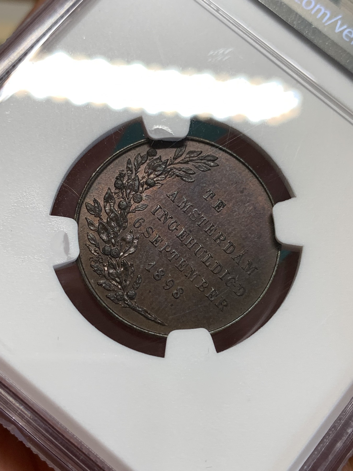《竞宝斋》第188场-周日，周一 2场 (全场包邮) NGC-MS63BN 荷兰 1898年 威廉明娜女王加冕纪念铜章，稀少品种，经典皇冠少女头像。酒红色铜光犹存。