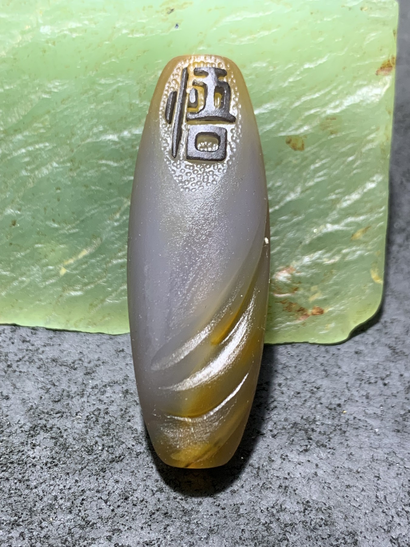 精美亚光高玉化巴西玛瑙手工俏色巧雕活佛济公，禅字大桶珠一个