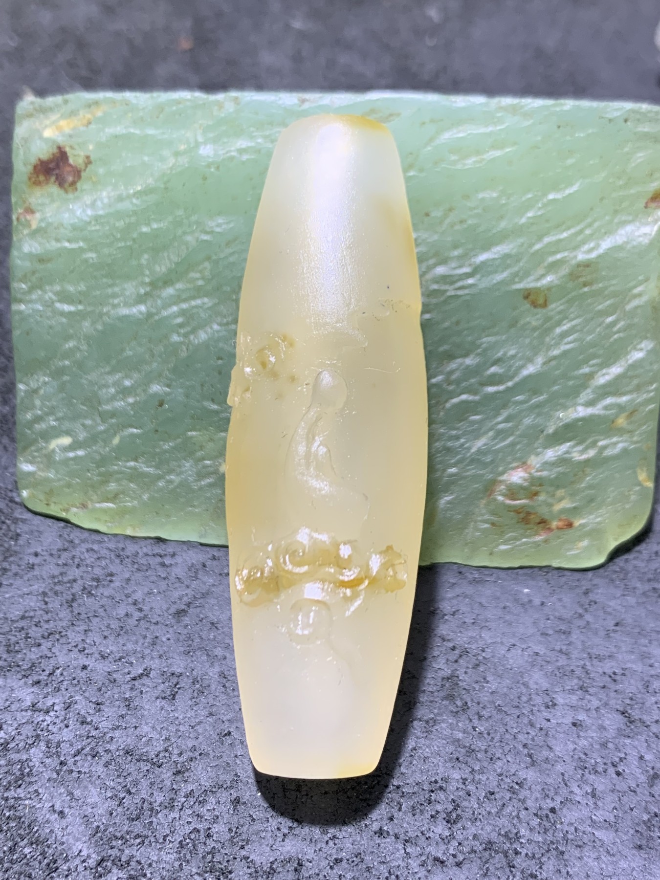 精美高玉化亚光海洋玉髓手工俏色巧雕得到成佛意境大桶珠一个！