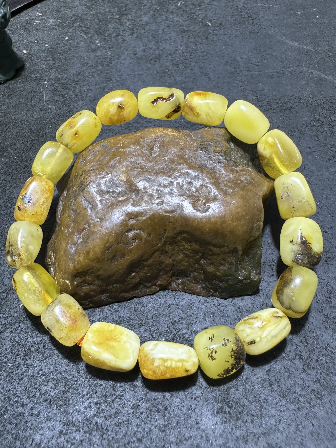 天然乌克兰蜜蜡随形手串1条！