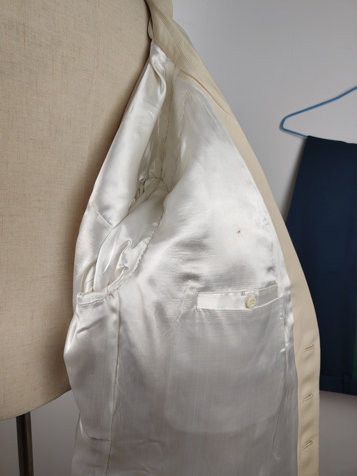 全场0元起拍 第81期 咸鱼国勋章拍卖专场 8月13日（周日）下午6：00开始 俄罗斯检察官少将/司法少将 三级司法国务委员礼服 克里米亚检察长同款 胸围120 肩宽48 衣长82 袖长65 裤长102 腰围102 