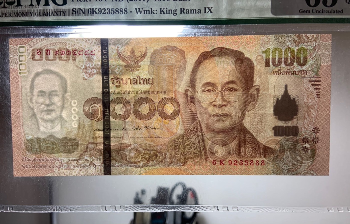 收藏联盟Quantum Auction 第280期拍卖  泰国2017年1000泰铢纪念钞 PMG65 888豹子号 号码无47 壳子有磨擦