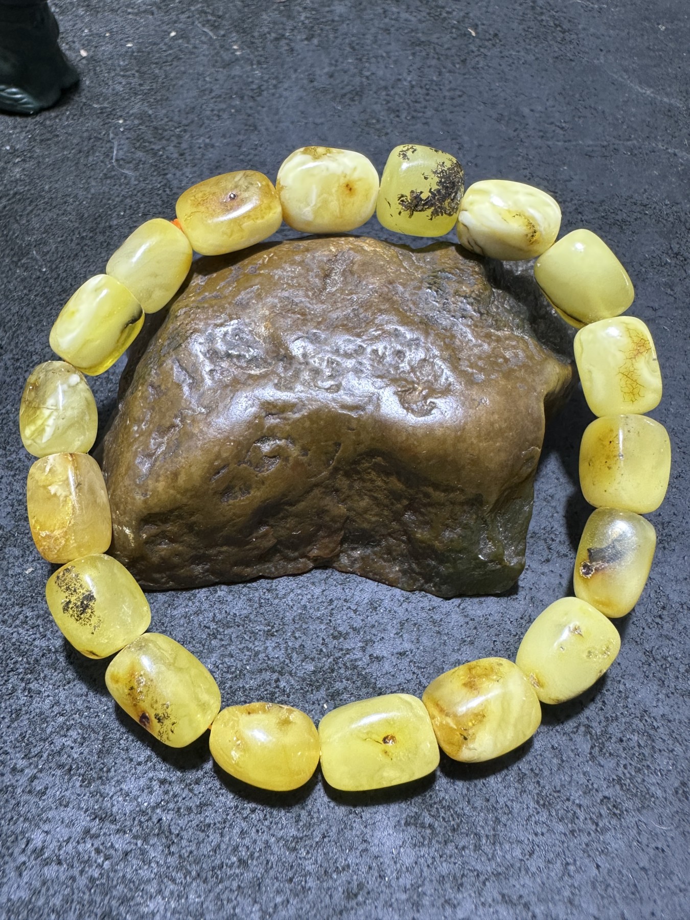 天然乌克兰蜜蜡随形手串1条！