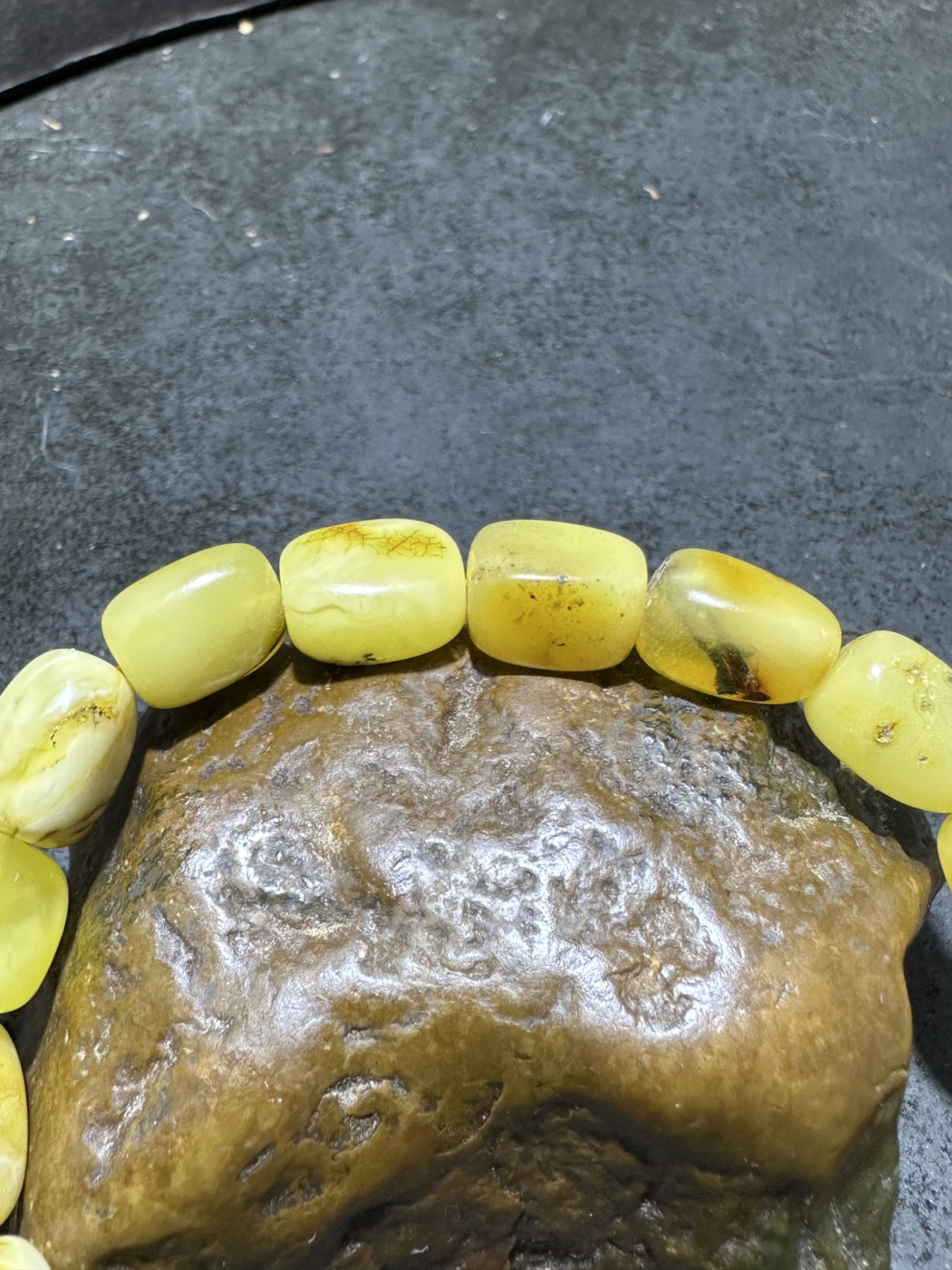 天然乌克兰蜜蜡随形手串1条！