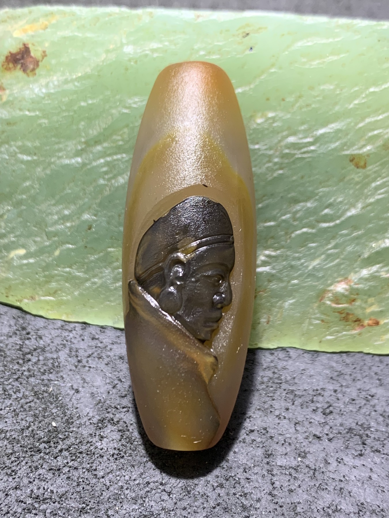 精美亚光高玉化巴西玛瑙手工俏色巧雕活佛济公，禅字大桶珠一个