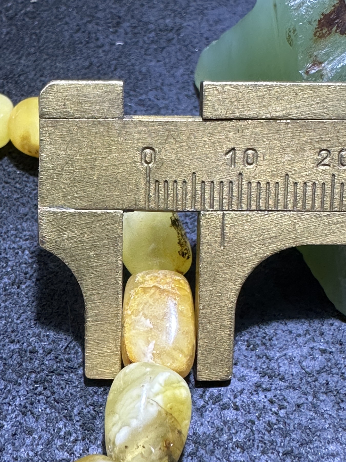 天然乌克兰蜜蜡随形手串1条！