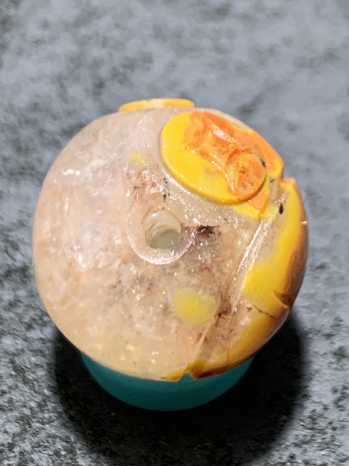 精美冰飘战国红玛瑙手工俏色巧雕连中三元圆珠一个，