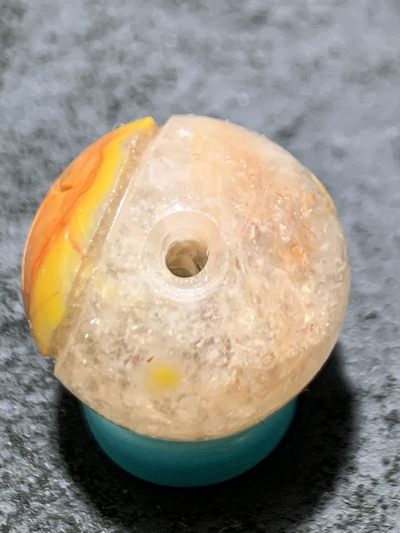 精美冰飘战国红玛瑙手工俏色巧雕连中三元圆珠一个， 精美冰飘战国红玛瑙手工俏色巧雕连中三元圆珠一个，