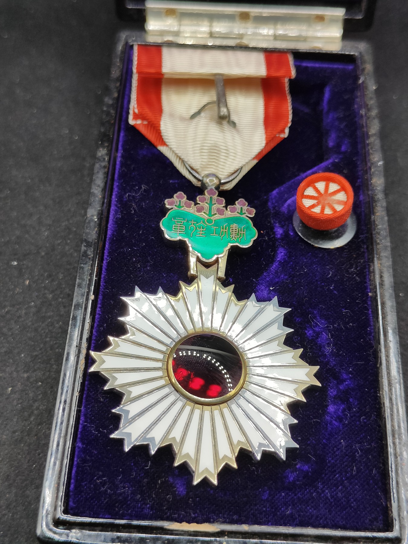 全场0元起拍 第81期 咸鱼国勋章拍卖专场 8月13日（周日）下午6：00开始 日本战时五等旭日章 银制带盒略