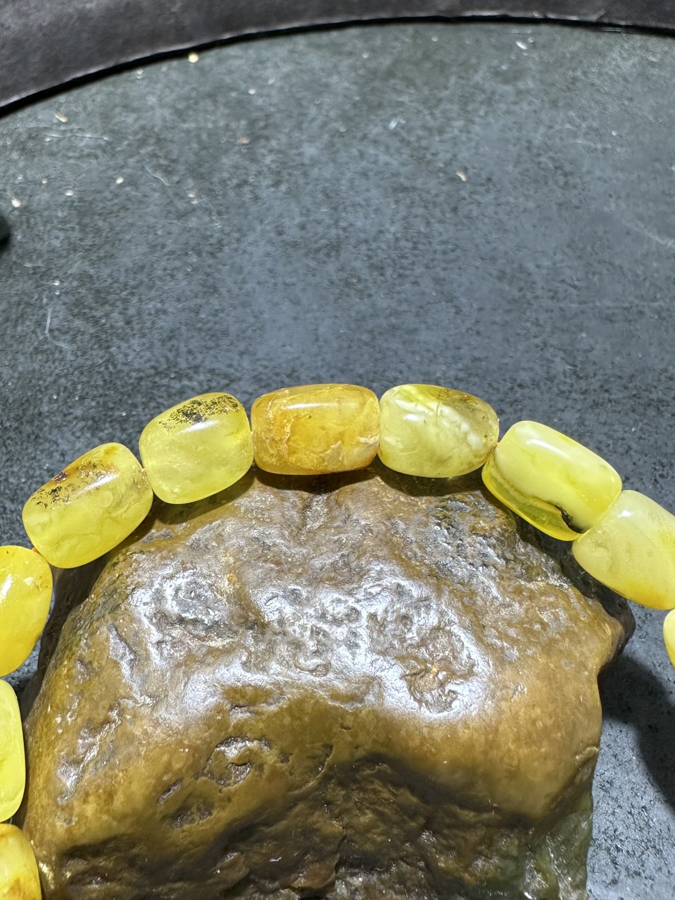 天然乌克兰蜜蜡随形手串1条！