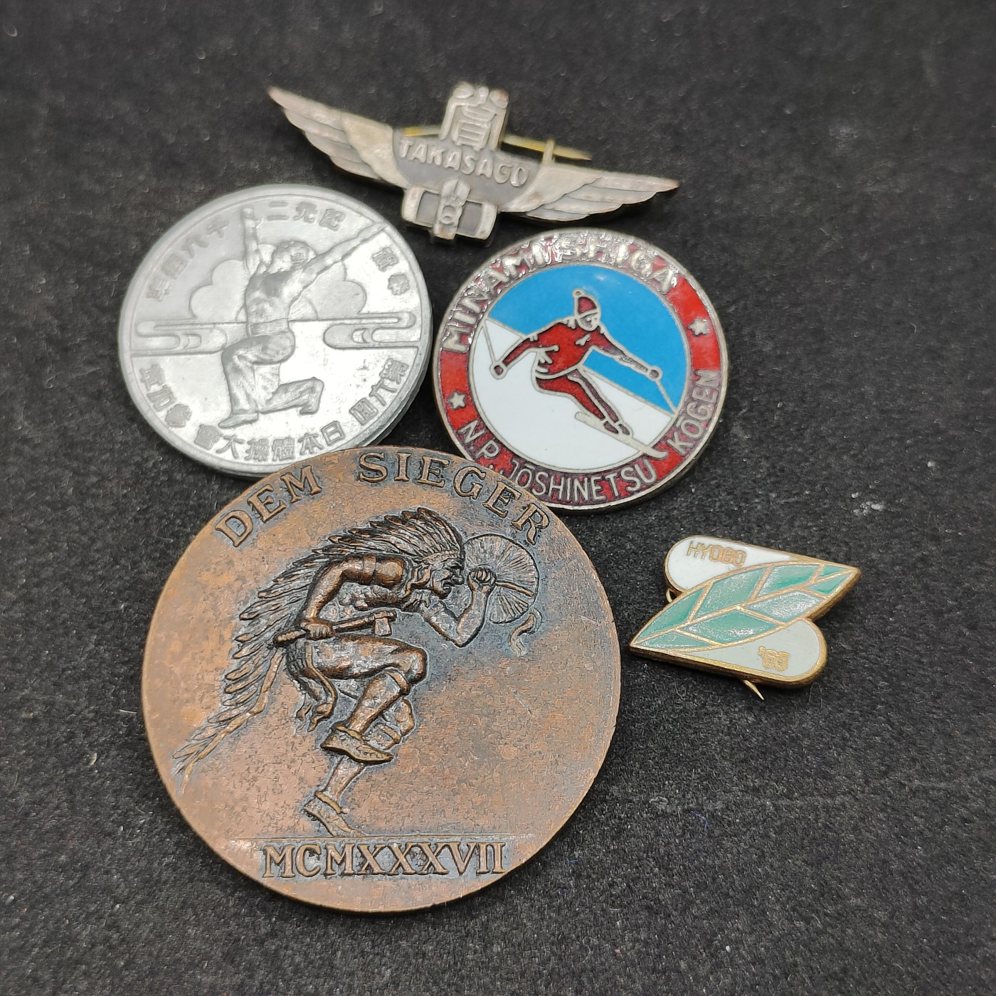 全场0元起拍 第81期 咸鱼国勋章拍卖专场 8月13日（周日）下午6：00开始 日本徽章5个