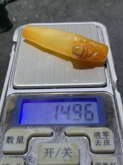 精美手工雕刻天然原皮糖料马达加斯加玛瑙俏色巧雕竹节蜘蛛吊坠(把件)一个， 精美手工雕刻天然原皮糖料马达加斯加玛瑙俏色巧雕竹节蜘蛛吊坠(把件)一个，