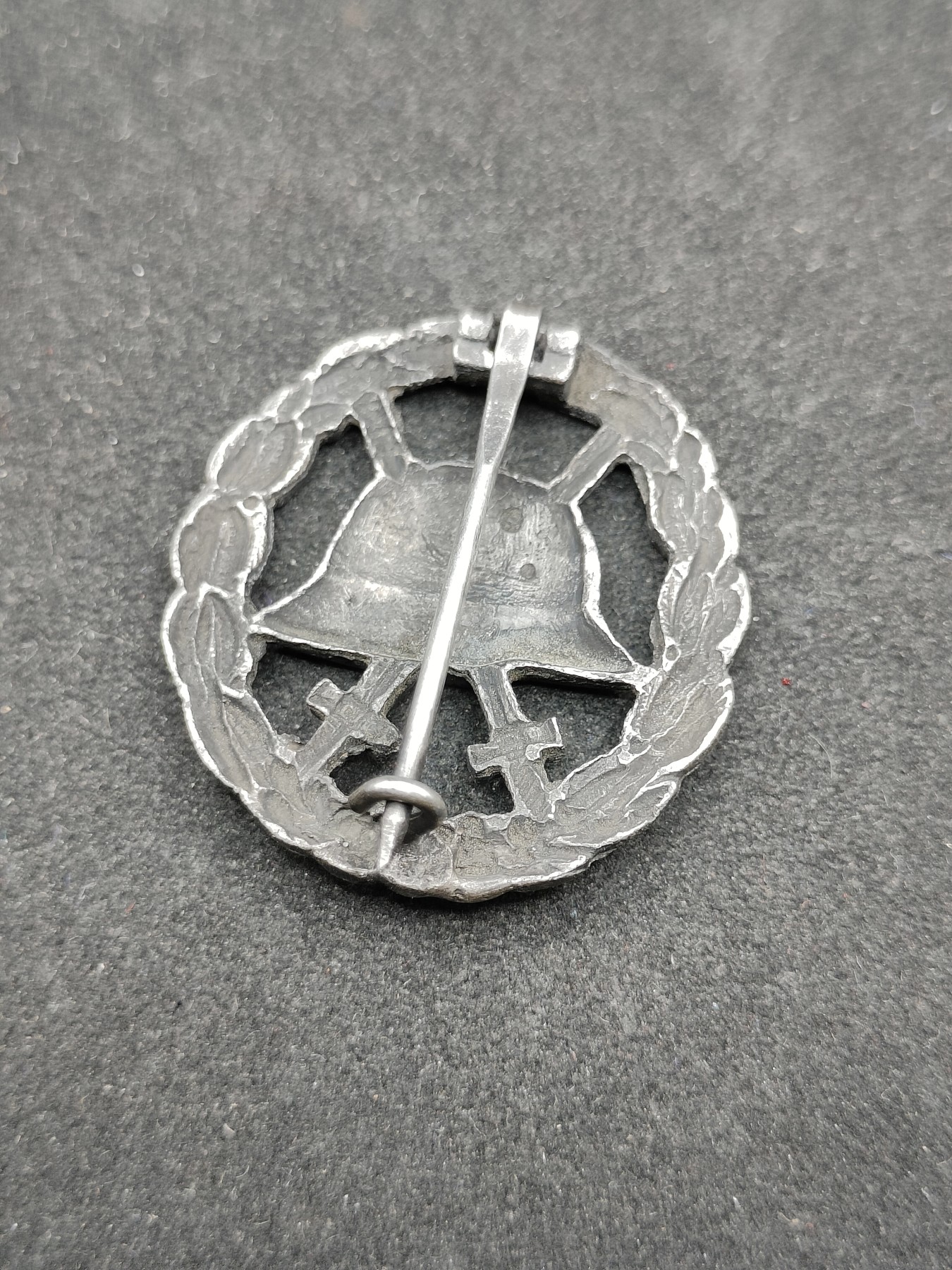 全场0元起拍 第81期 咸鱼国勋章拍卖专场 8月13日（周日）下午6：00开始 帝德镂空银战伤奖章-