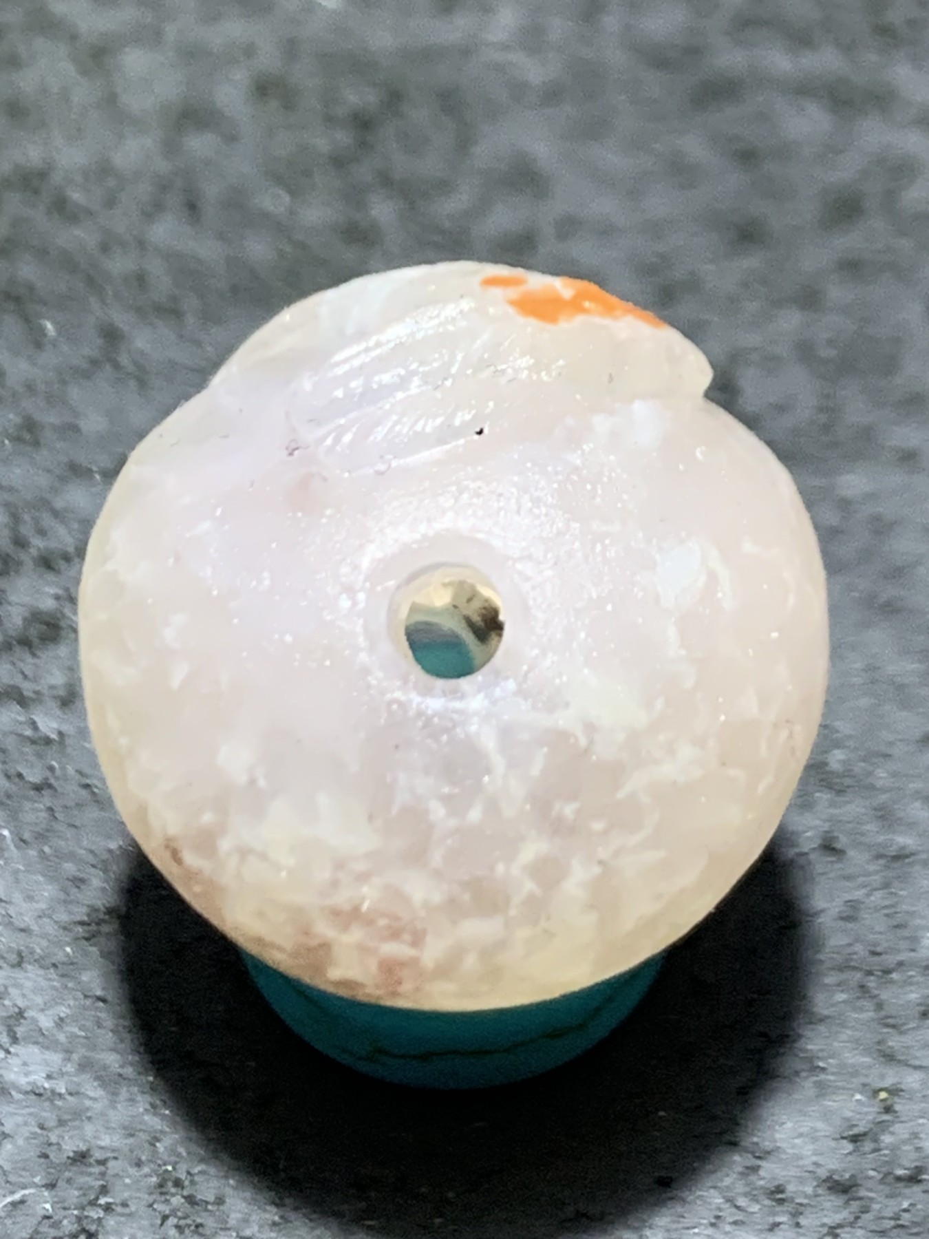 精美亚光满冰飘糖心料战国红玛瑙手工俏色巧雕玉兔珠一个，